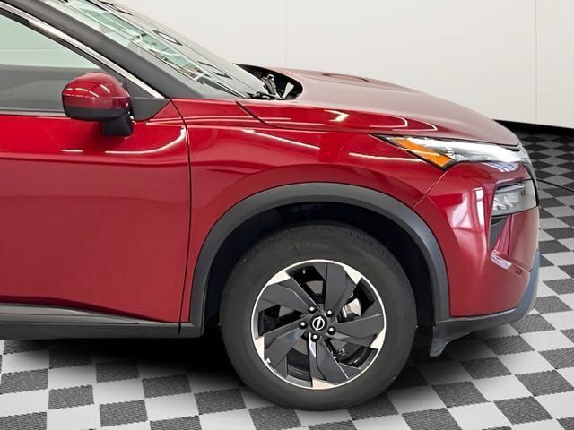 Used 2025 Nissan Rogue SV AWD/4WD image 7