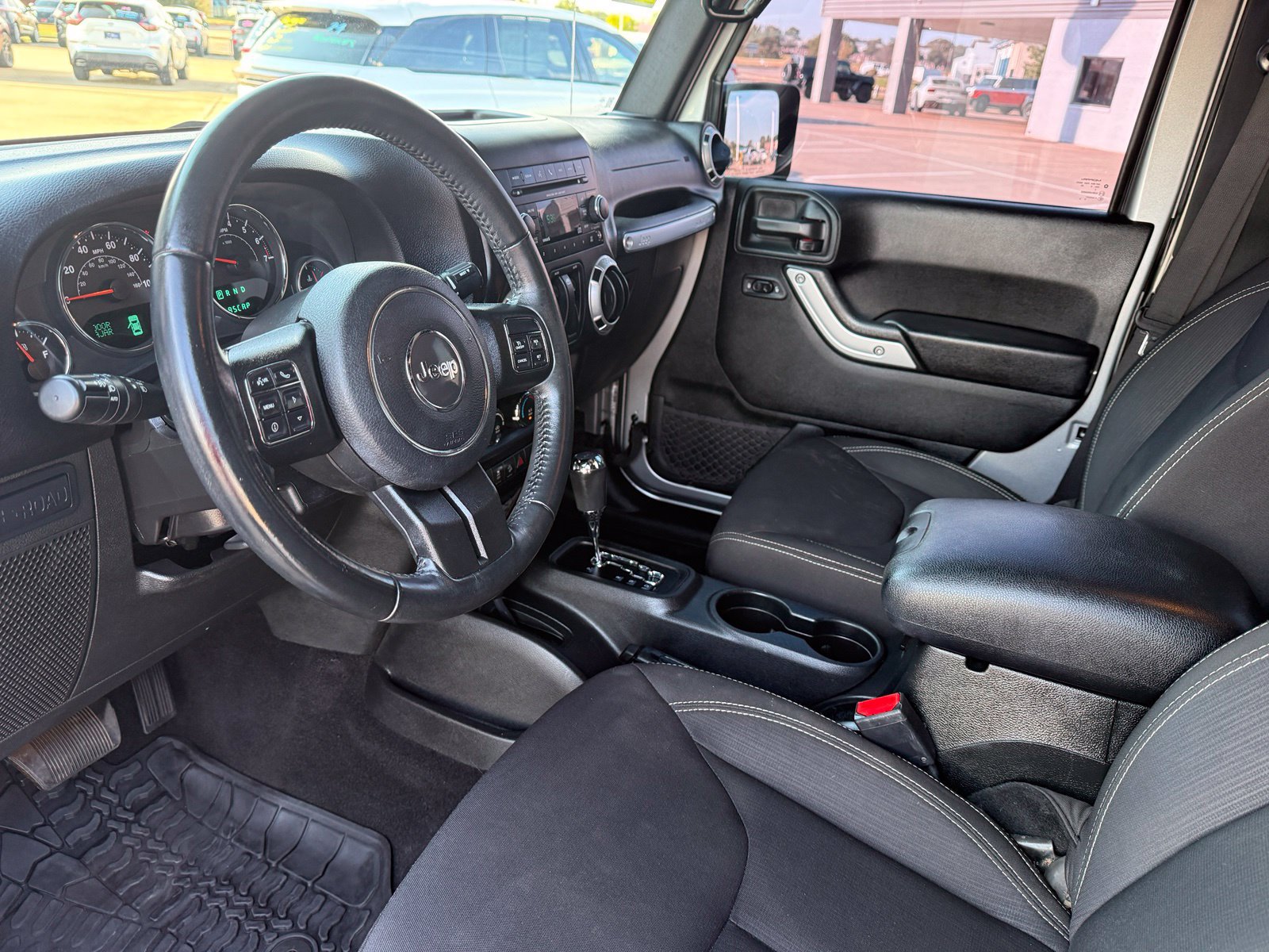 Used 2017 Jeep Wrangler Rubicon w/ Power Convenience Group AWD/4WD image 11