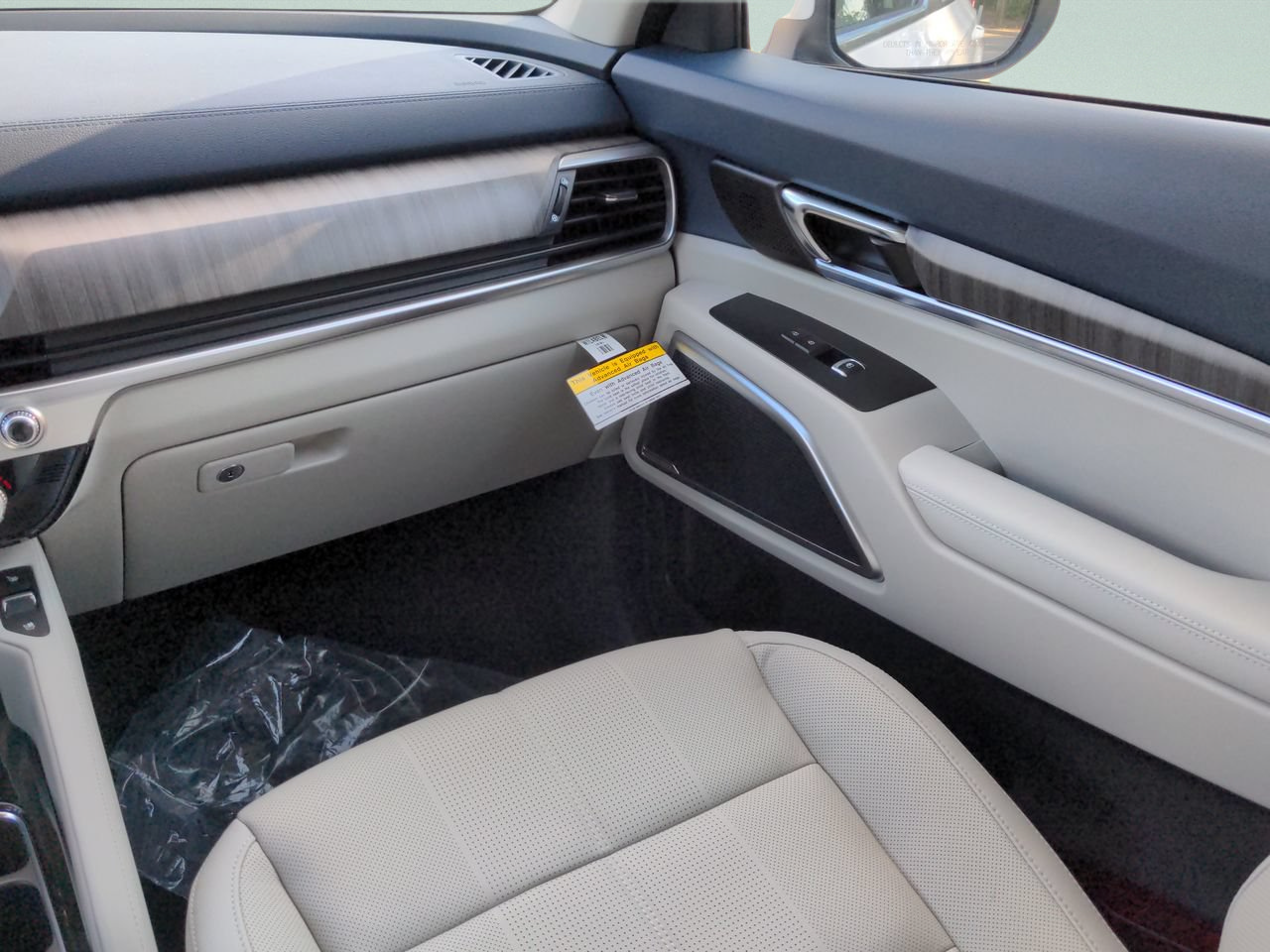 Certified 2023 Kia Telluride EX w/ EX Captain's Chair Package FWD image 13