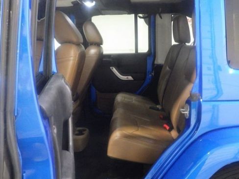 Used 2016 Jeep Wrangler Unlimited Sahara w/ Connectivity Group AWD/4WD image 7
