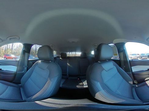 Used 2025 Chevrolet Trax LT w/ LT Convenience Package image 40