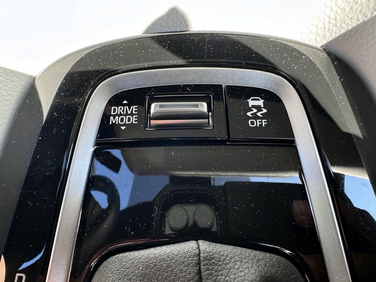 Used 2026 Toyota Corolla SE FWD image 25