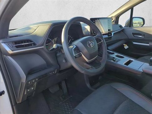 Used 2024 Toyota Sienna XSE w/ XSE Premium Package image 11