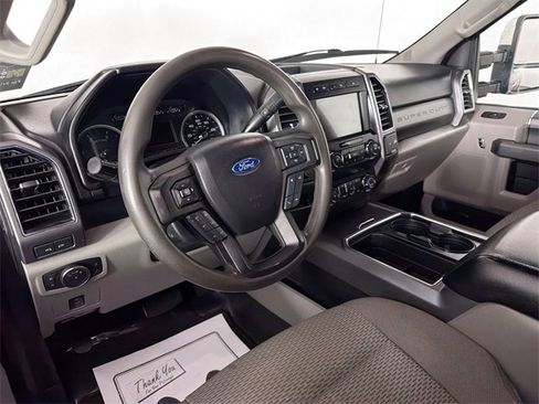 Used 2019 Ford F250 XLT w/ XLT Premium Package image 9