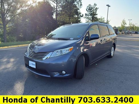 Used 2014 Toyota Sienna XLE FWD image 3