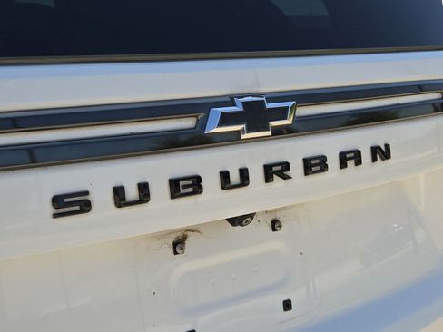 Used 2022 Chevrolet Suburban RST w/ Luxury Package RWD image 11
