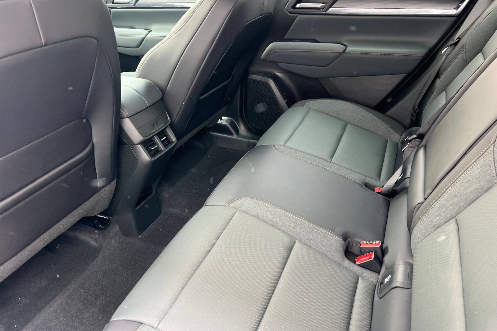 New 2027 GMC Terrain AT4 w/ Technology Package II AWD/4WD image 9