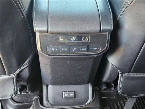 Used 2023 Toyota Highlander LE FWD image 17