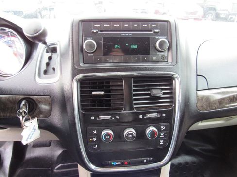 Used 2011 Dodge Grand Caravan image 16