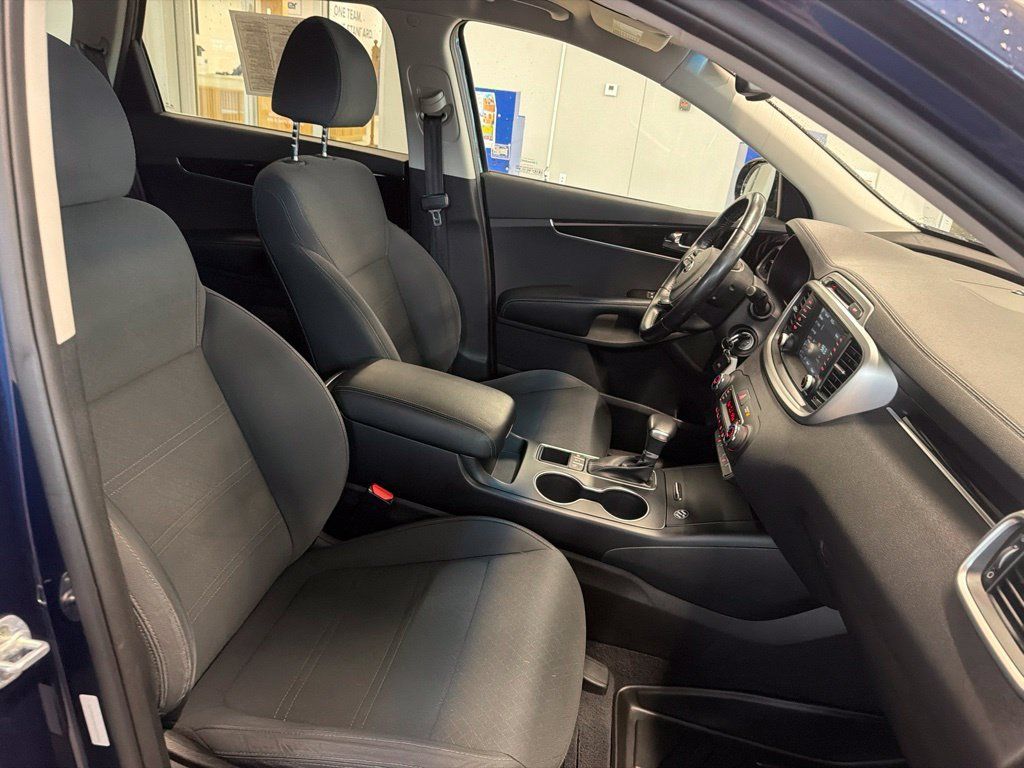 Used 2019 Kia Sorento AWD w/ LX Convenience Package image 18