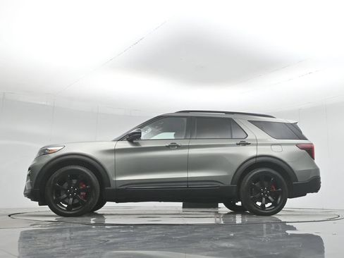 Certified 2020 Ford Explorer ST w/ ST Street Pack image 8