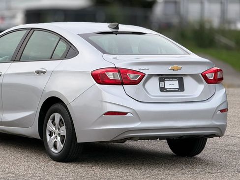Used 2017 Chevrolet Cruze LS FWD image 16