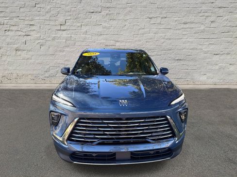 Used 2025 Buick Enclave Preferred image 2