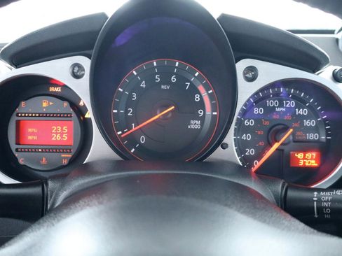 Used 2019 Nissan 370Z Coupe RWD image 18