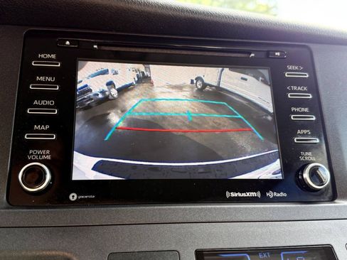 Used 2020 Toyota Sienna LE w/ LE Preferred Package FWD image 9