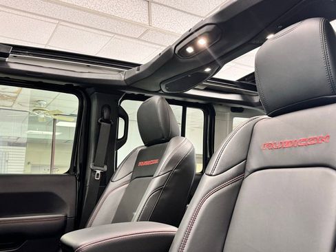 Certified 2024 Jeep Wrangler Unlimited Rubicon AWD/4WD image 23