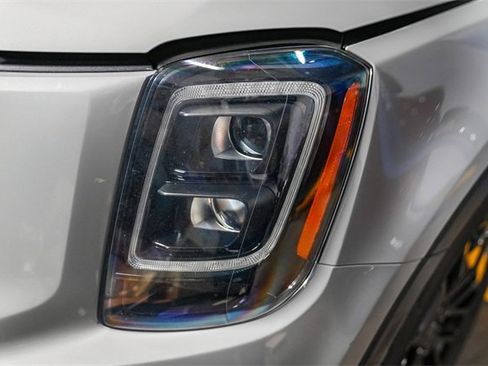 Certified 2022 Kia Telluride SX w/ Nightfall Edition Package image 9
