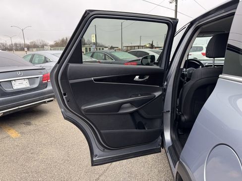 Used 2020 Kia Sorento LX image 20