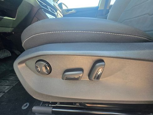New 2026 Volkswagen Taos SE FWD image 16