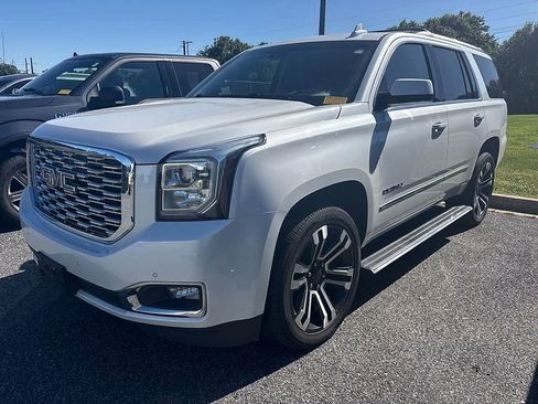 Used 2018 GMC Yukon Denali w/ Denali Ultimate Package AWD/4WD image 3