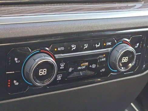 Used 2025 Chevrolet Silverado 2500 LT w/ Convenience Package image 29