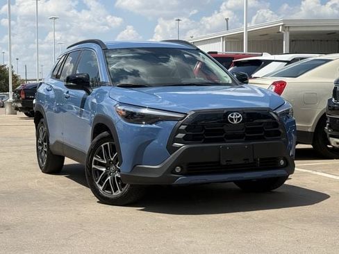 Used 2026 Toyota Corolla Cross XLE AWD/4WD image 2