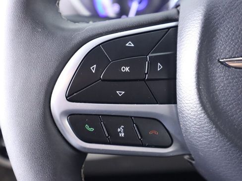Used 2024 Chrysler Pacifica Touring-L FWD image 12