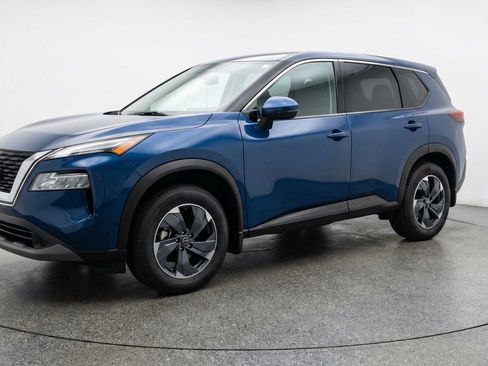 Used 2025 Nissan Rogue SV FWD image 3
