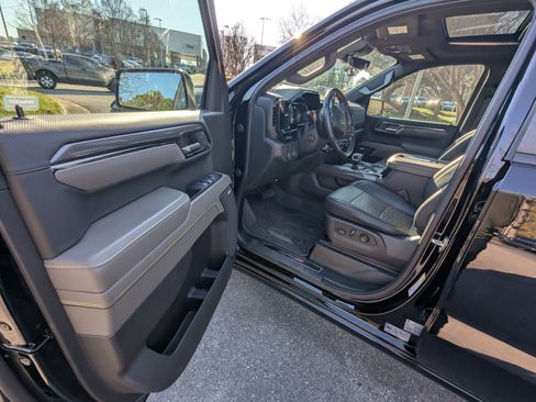 Used 2022 Chevrolet Silverado 1500 ZR2 w/ Technology Package image 8