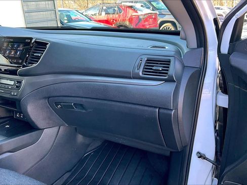 Used 2025 Honda Ridgeline Sport image 16