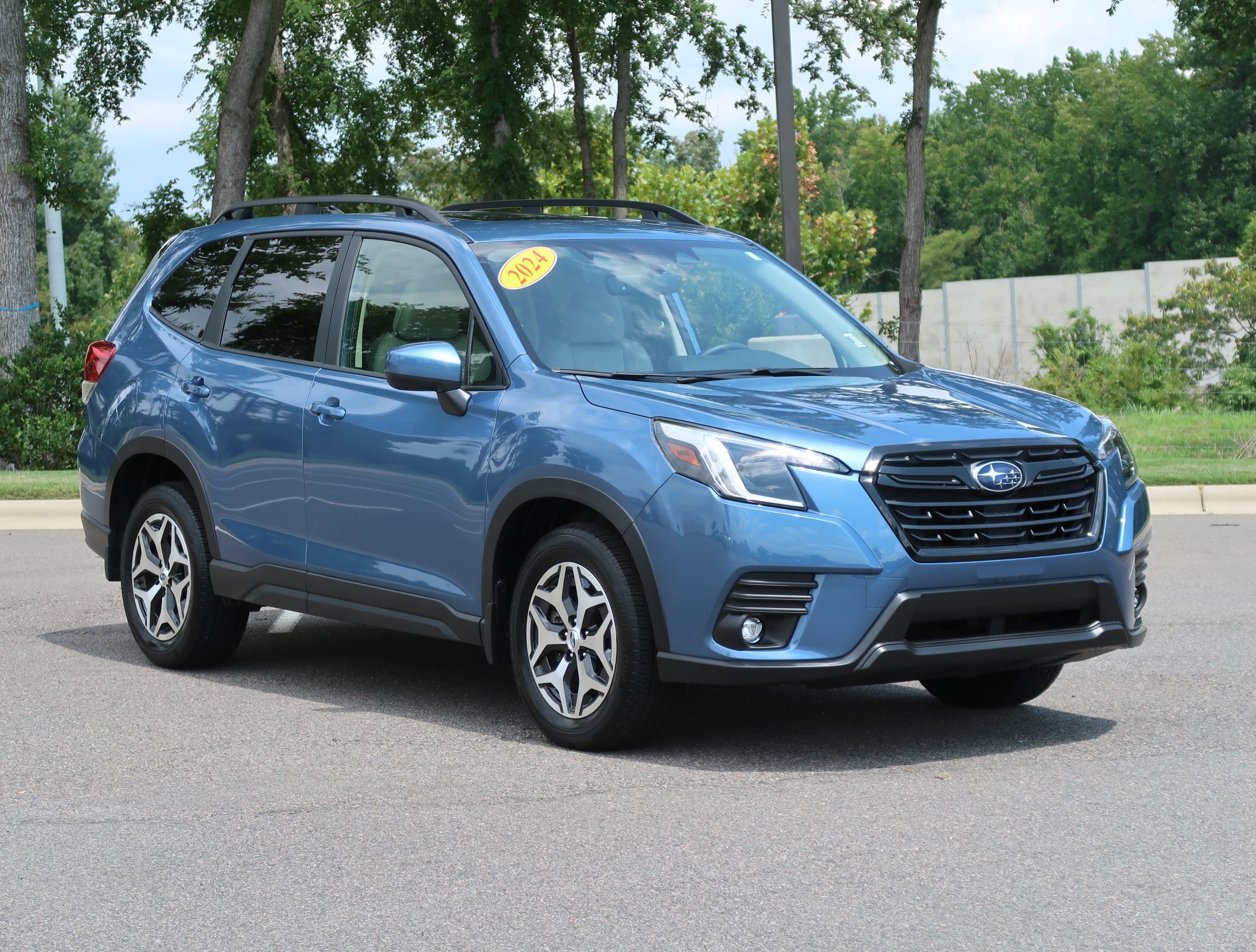 Certified 2024 Subaru Forester Premium AWD/4WD image 1