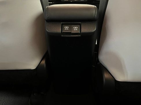Used 2021 Toyota Prius XLE w/ Carpet Mat Package (TMS) AWD/4WD image 16