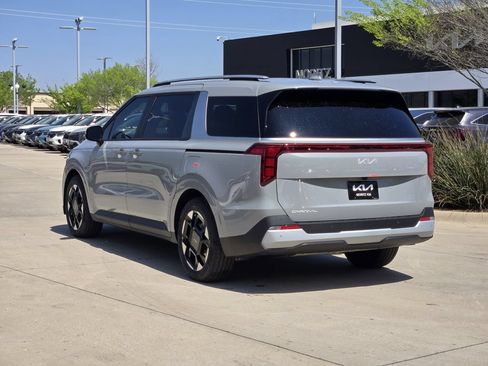 New 2026 Kia Carnival EX FWD image 3