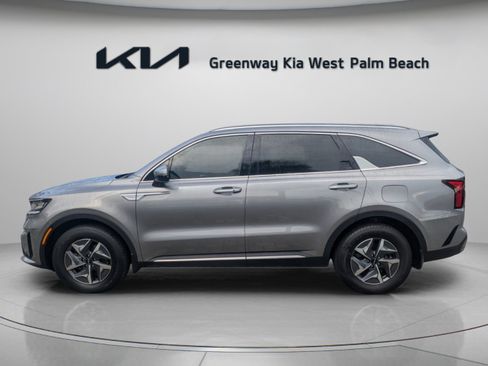 Certified 2024 Kia Sorento EX FWD image 4
