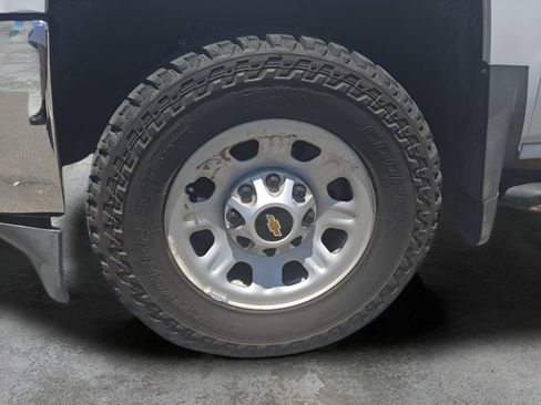 Used 2018 Chevrolet Silverado 2500 LT AWD/4WD image 11