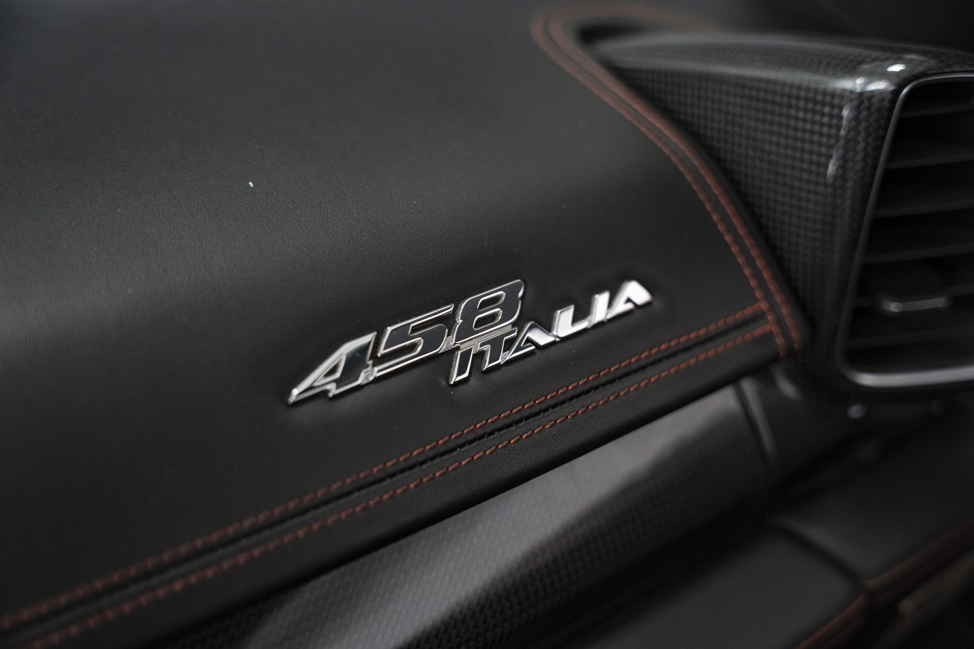 Used 2011 Ferrari 458 Italia Coupe RWD image 41