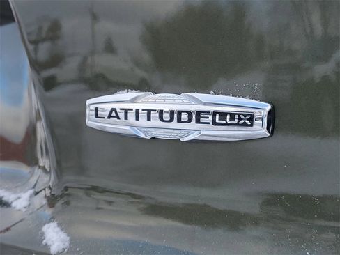 Used 2021 Jeep Cherokee Latitude Lux w/ Comfort/Convenience Group image 5