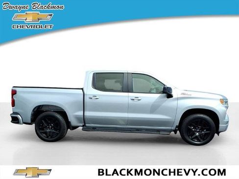 Used 2022 Chevrolet Silverado 1500 RST w/ Convenience Package II AWD/4WD image 2