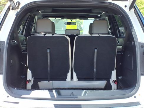 Used 2018 Ford Explorer XLT w/ Equipment Group 202A AWD/4WD image 8
