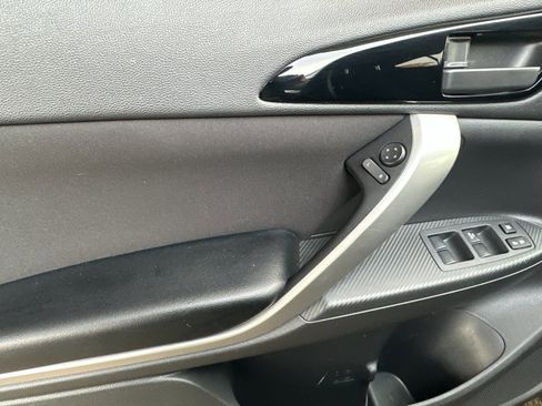 Used 2018 Mitsubishi Eclipse Cross ES image 11