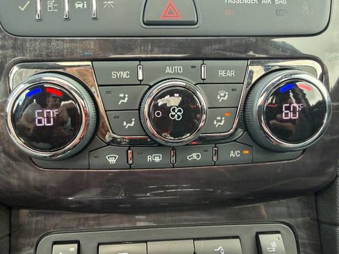 Used 2017 Buick Enclave Leather AWD/4WD image 28