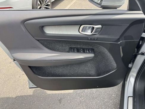 Certified 2025 Volvo XC40 B5 Plus AWD/4WD image 17
