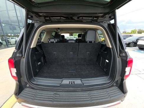 Used 2024 Ford Expedition XLT image 27