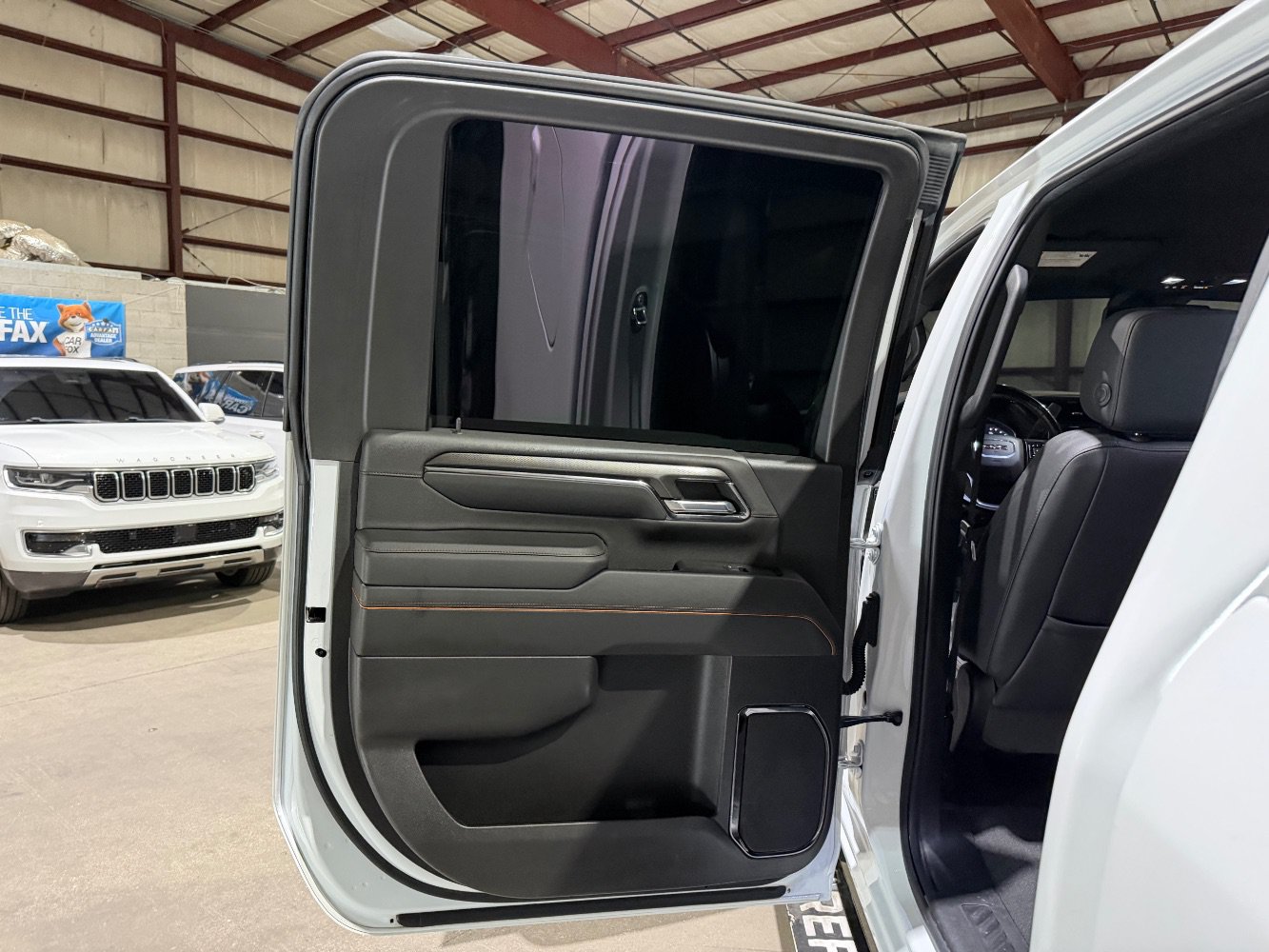Used 2024 GMC Sierra 2500 AT4 w/ AT4 Preferred Package AWD/4WD image 14