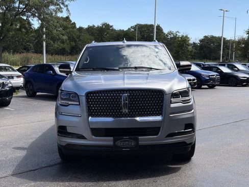 Used 2023 Lincoln Navigator Reserve AWD/4WD image 2