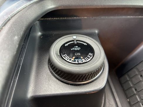 Used 2025 Ford Expedition Active image 21