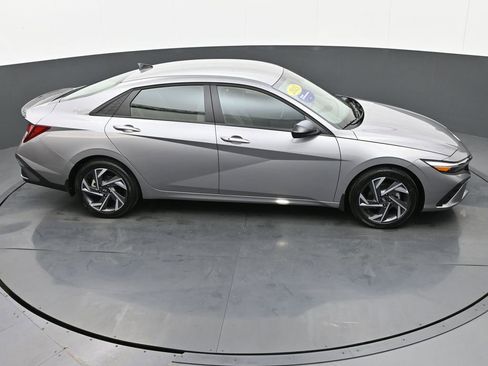 Certified 2025 Hyundai Elantra Sport image 33