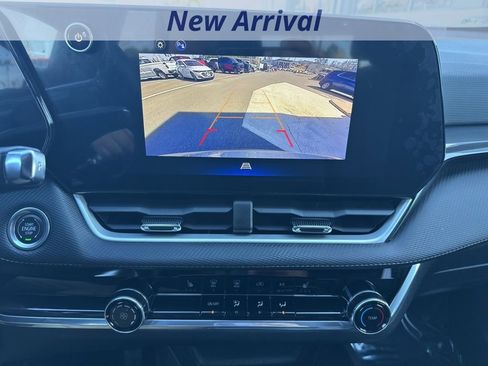 Used 2025 Chevrolet Equinox LT image 12