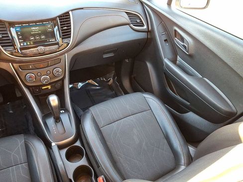 Certified 2019 Chevrolet Trax LT w/ LT Convenience Package image 12