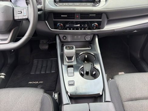 Used 2026 Nissan Rogue SV FWD image 25